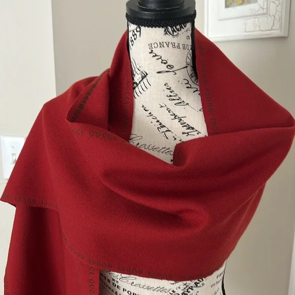 Gucci Wool Scarf 🧣 - Picture 2 of 10
